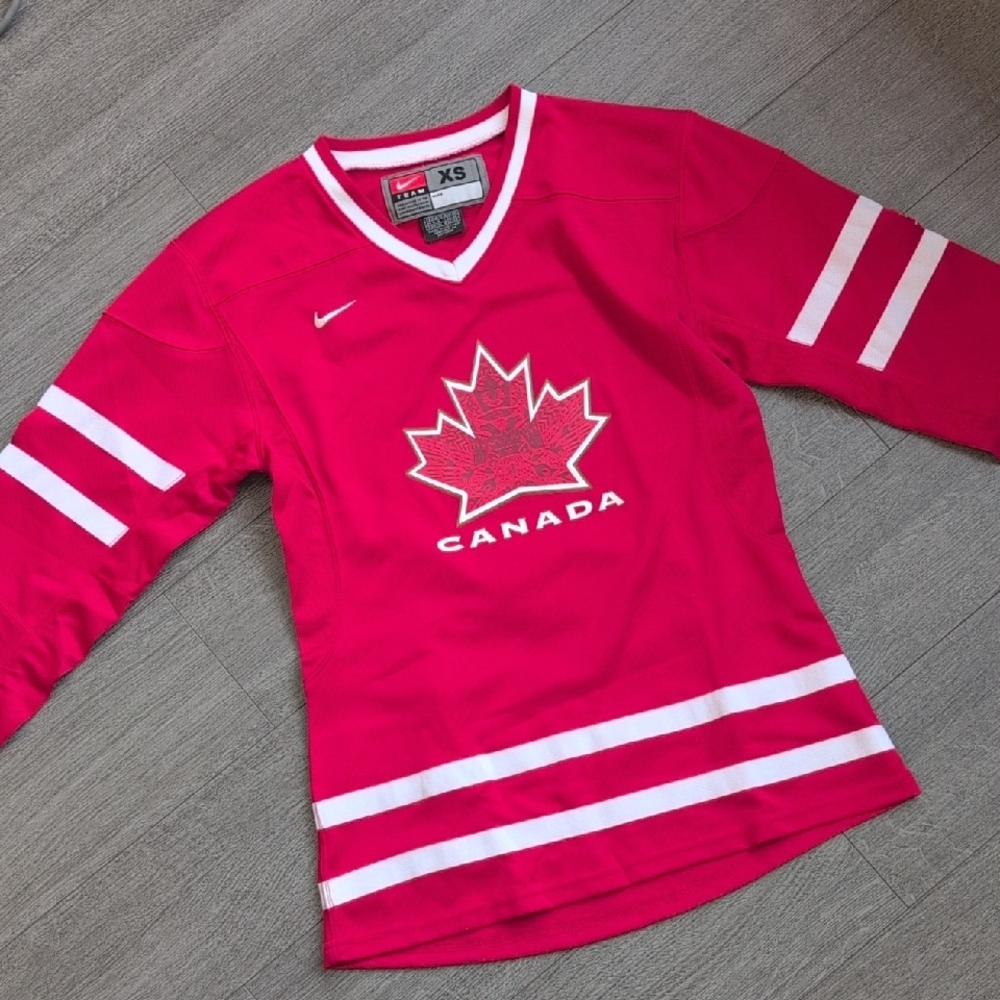 Nike Team Canada Red Hockey Jersey - Women's Fit XS